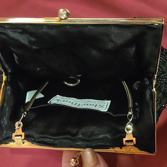 Beautiful black formal fancy beaded evening bag - Picture 4 of 8